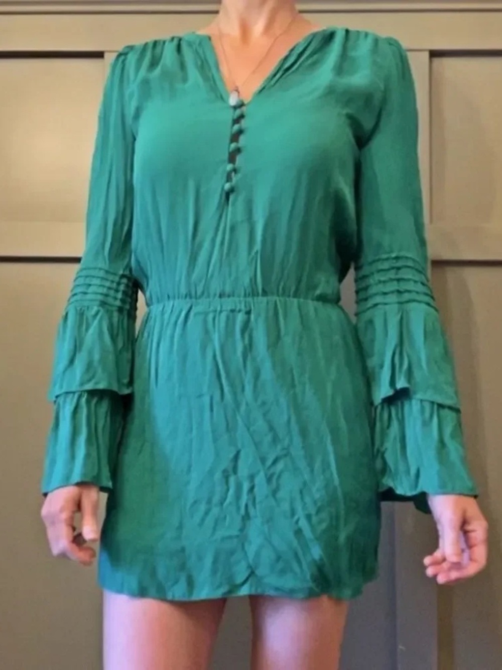 Parker 100% Silk Emerald Green Ruffle Bell Sleeve Button Front Dress Size XS